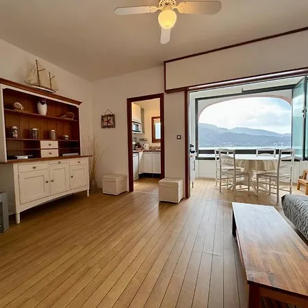 Les Pieds Dans L'eau