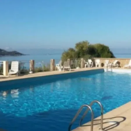 Les Pieds Dans L'eau