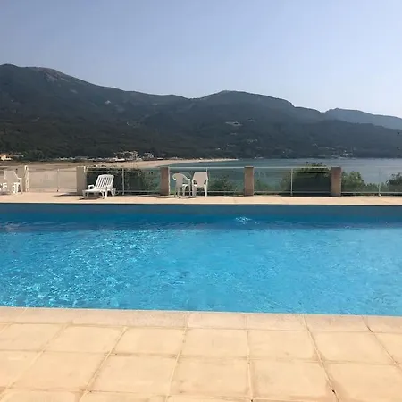Les Pieds Dans L'eau Apartament *