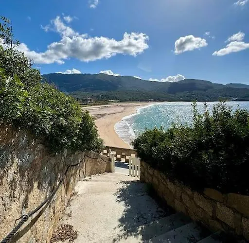 Les Pieds Dans L'eau Calcatoggio (Corsica)