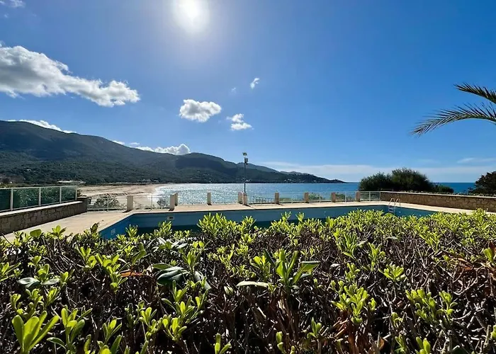 Les Pieds Dans L'eau *