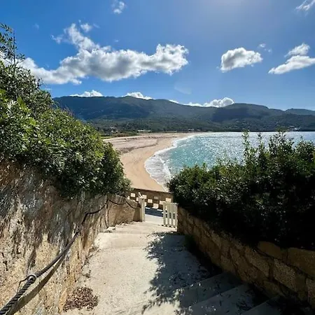 Les Pieds Dans L'eau Calcatoggio (Corsica)