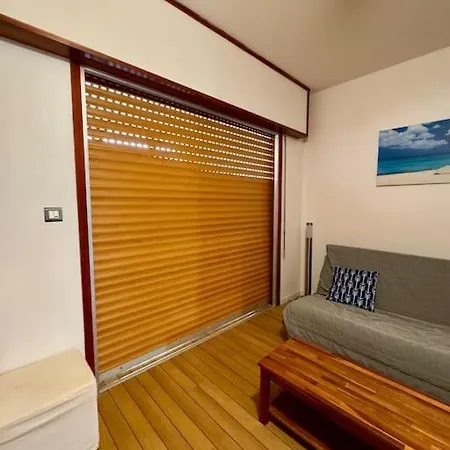 Les Pieds Dans L'eau Apartment