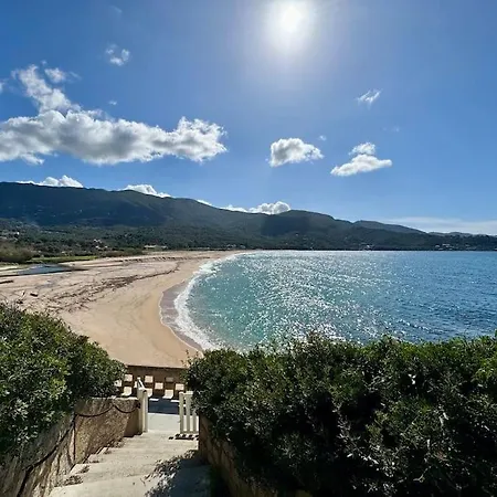 Les Pieds Dans L'eau